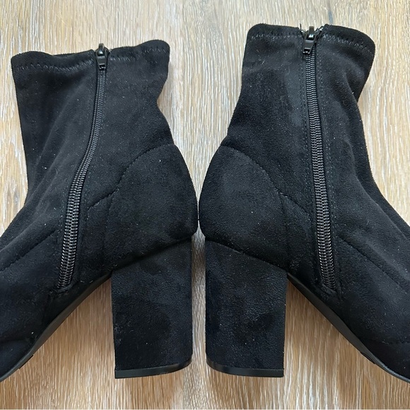 Wild Diva Black Faux Suede Booties Block Heel - Size US 7 - Picture 4 of 7